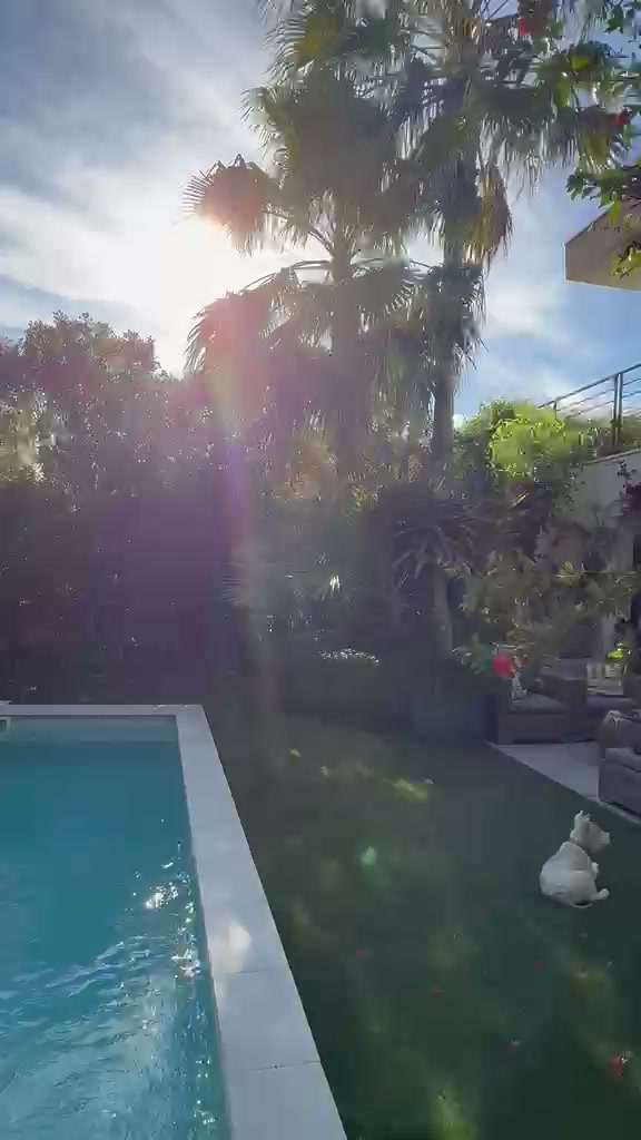 Villa contemporaine livr&eacute;e &mdash; piscine et terrasse